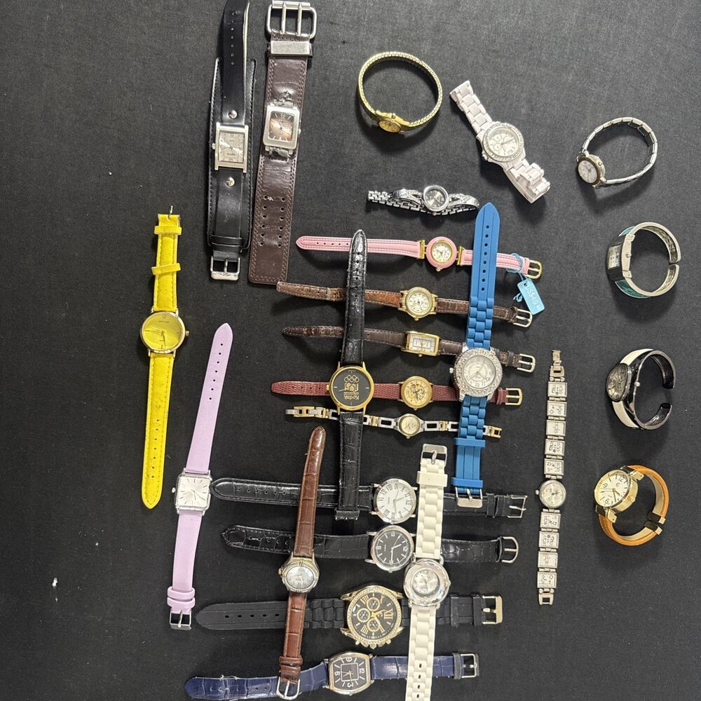 (A10) Bulk Lot 25 Watches Vintage And Modern New Batteries Fossil/Relic/Timex